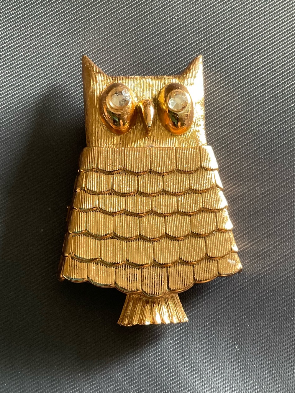 Avon Vintage Gold-tone Owl Solid Perfume Brooch Pin from 1970’s.